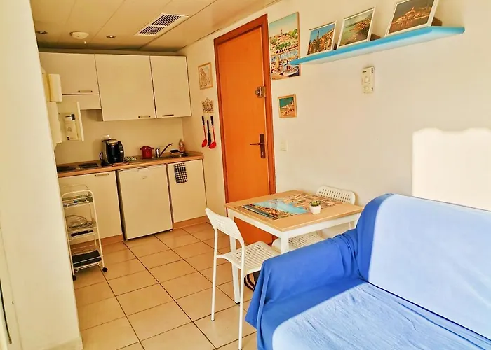 Appartamento Bord De Calme Avec Balcon, Ascenseur, Climatisation, Ideal Location Quiet Near Sea, Balcony, Elevator, Ac