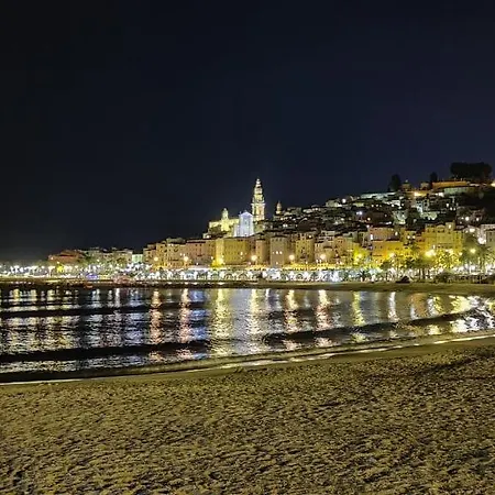 Апартаменты Calme Bord De Balcon Avec Vue Sur Menton, Ascenseur, Climatisation, Ideal Location Quiet Near Sea, Balcony With View, Elevator, Ac Ментона