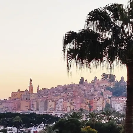 Calme Bord De Balcon Avec Vue Sur Menton, Ascenseur, Climatisation, Ideal Location Quiet Near Sea, Balcony With View, Elevator, Ac * Ментона