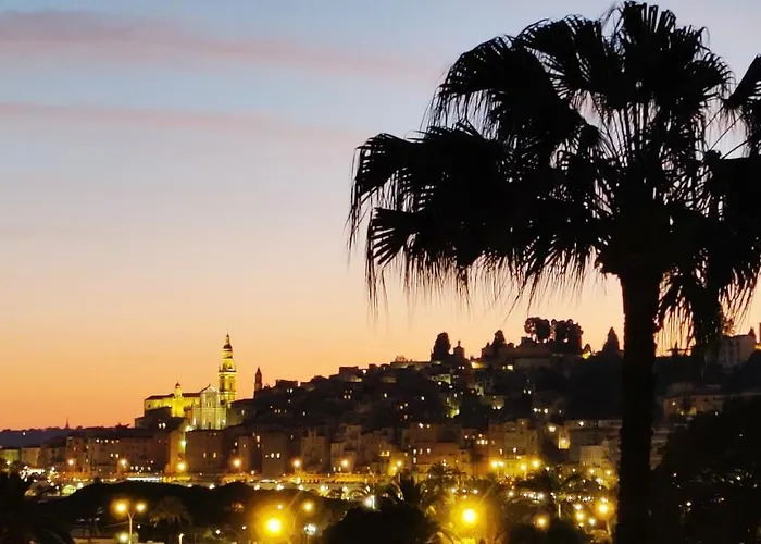 Apartment Seaside Studio: Quiet Retreat With Balcony And Ac